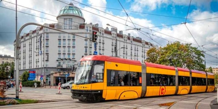 Tramwaj na Placu Zawiszy. Fot. TW